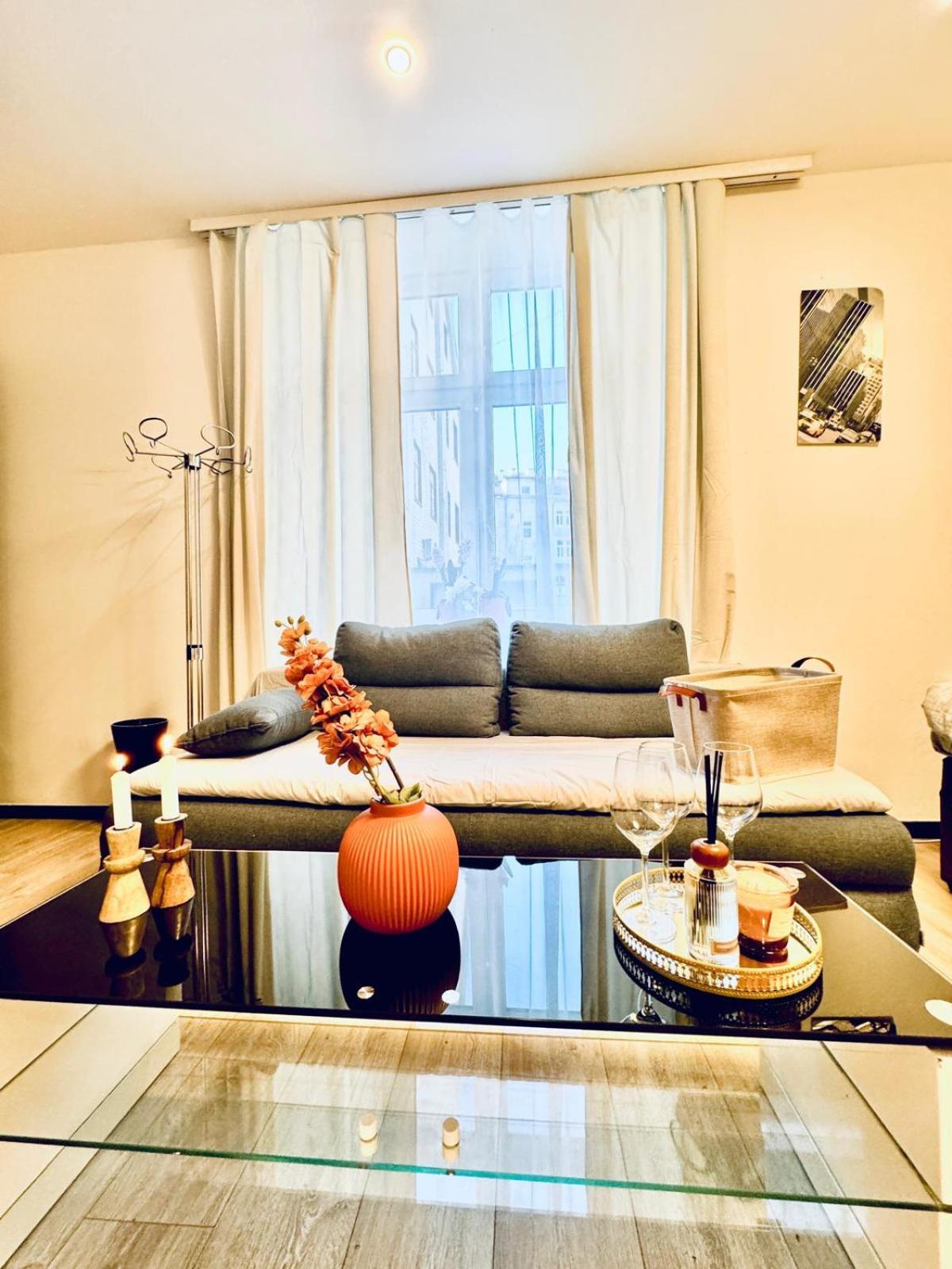 Apartment Central King Studio - 10 Mins Walk From Downtown